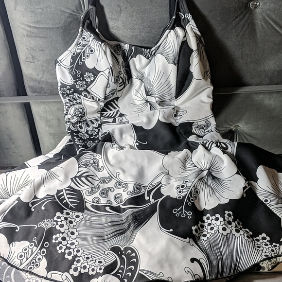 Callie: Black & White One Piece Skirted Swimsuit - Picture 3 of 5